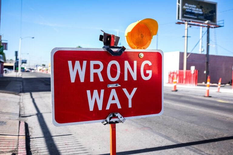 9 COMMON Mistakes People Make When Dealing with Narcissists 9 COMMON Mistakes People Make When Dealing with Narcissists