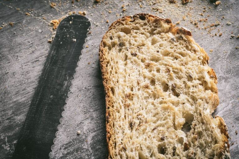 Breadcrumbing: How a Manipulator Keeps You in the Relationship Breadcrumbing: How a Manipulator Keeps You in the Relationship