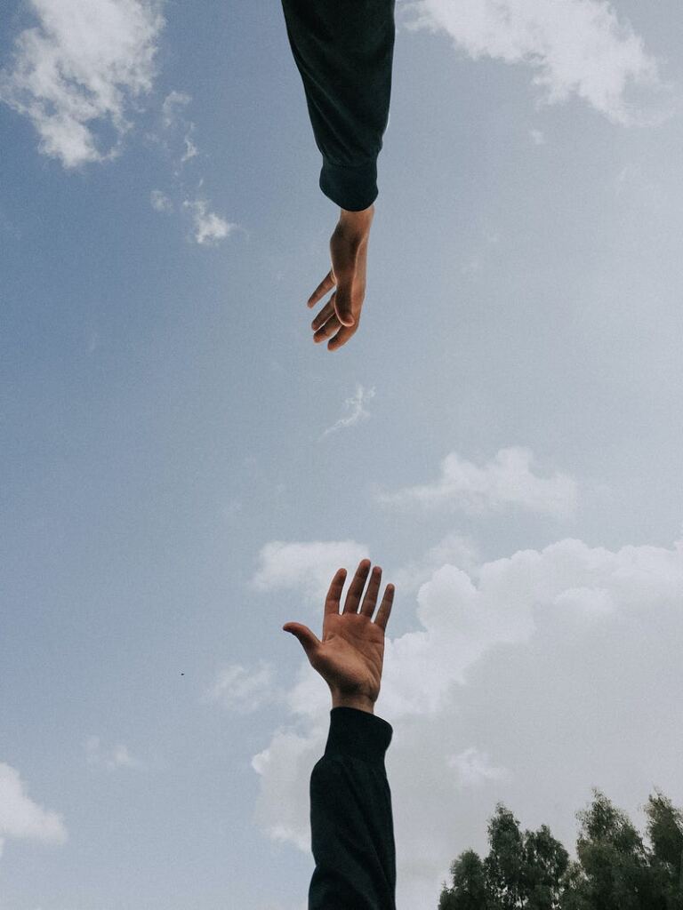 How to Support A Friend Who Won’t Take Your Advice of Leaving an Abusive Relationship How to Support A Friend Who Won’t Take Your Advice of Leaving an Abusive Relationship