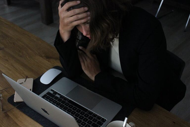 Why People Stay Too Long in A Toxic Relationship Why People Stay Too Long in A Toxic Relationship